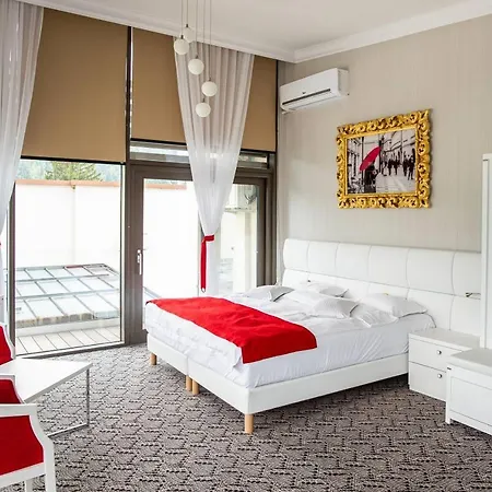 Roser House Boutique - Pe Malul Lacului Hotel 4*