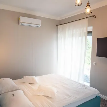 Roser House Boutique - Pe Malul Lacului