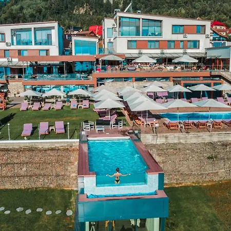 Roser House Boutique - Pe Malul Lacului 4*