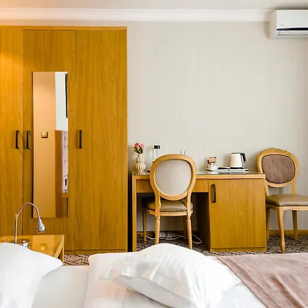 Roser House Boutique - Pe Malul Lacului 4* Colibita