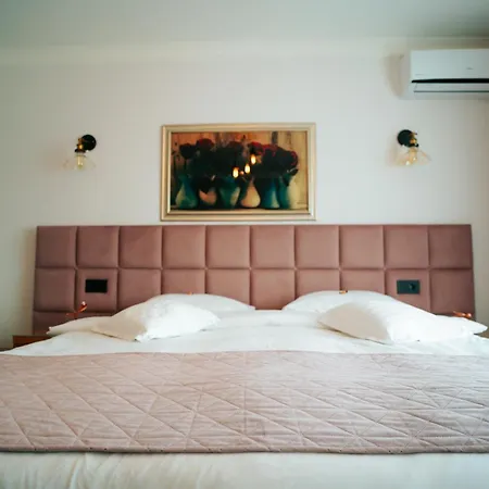 Roser House Boutique - Pe Malul Lacului Hotel Colibita