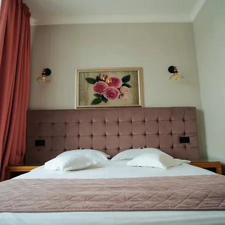 Roser House Boutique - Pe Malul Lacului 4*