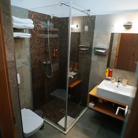 Hotel Roser House Boutique - Pe Malul Lacului